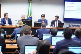 É uma imagem do post com o título Reforma Administrativa: GT avalia supersalários e privilégios