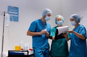 É uma imagem do post com o título Varginha MG abre seleção para médicos cirurgiões plantonistas