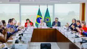 É uma imagem do post com o título Lei Geral dos Concursos é sancionada e ministra fala sobre medida