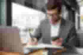 É uma imagem do post com o título Fhemig abre seleção para auxiliar administrativo em BH