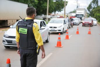 É uma imagem do post com o título Concurso Detran DF: movimentação pode dar força a novo edital