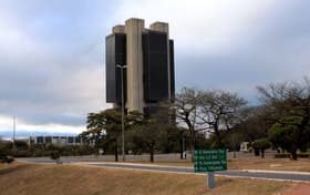 É uma imagem do post com o título Concurso Bacen: banco avalia adesão ao CNU e prepara resposta