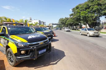 É uma imagem do post com o título Concurso DER DF tem comissão formada e 30 dias para estudos
