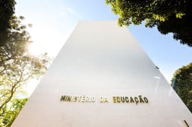 É uma imagem do post com o título Sai edital do concurso MEC com 220 vagas efetivas; R$6,2 mil!