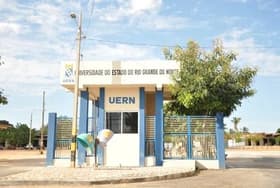 É uma imagem do post com o título Concurso UERN lança edital com 106 vagas para docentes e técnicos