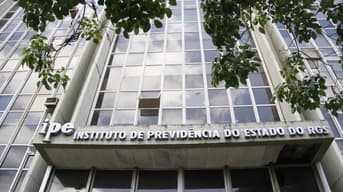 É uma imagem do post com o título Sai edital do concurso IPE Prev RS com 121 vagas; até R$10 mil