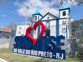 É uma imagem do post com o título São José do Vale do Rio Preto RJ abre concurso com até R$7,5 mil