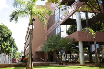 É uma imagem do post com o título MP GO publica edital de concurso público para promotores