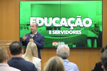 É uma imagem do post com o título Governador anuncia novo edital SED SC para 10 mil vagas