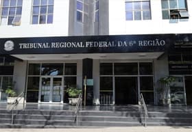 É uma imagem do post com o título Edital do concurso TRF6 é retificado e tem mudanças; confira!