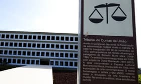 É uma imagem do post com o título Concurso TCU: PL que reajusta salários é aprovado e vai ao Senado