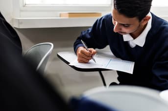 É uma imagem do post com o título Clevelândia PR abre concurso para várias escolaridades