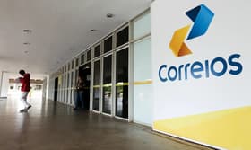 É uma imagem do post com o título Superintendente anuncia concurso Correios de atendente comercial