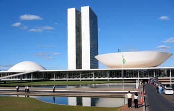 É uma imagem do post com o título Concurso Câmara dos Deputados terá edital este mês com 150 vagas