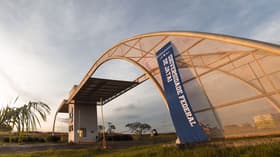 É uma imagem do post com o título UFJ GO abre vagas para professores com salários de até R$10 mil