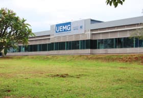 É uma imagem do post com o título Processo seletivo UEMG Belo Horizonte MG abre 4 vagas administrativas