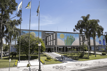 É uma imagem do post com o título Concurso Curitiba PR: secretária explica lotação, CR e mais