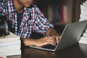 É uma imagem do post com o título Como criar metas de estudo para concurso? Veja 6 dicas!