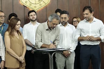 É uma imagem do post com o título Concurso Seduc CE é confirmado pelo governador com 2 mil vagas