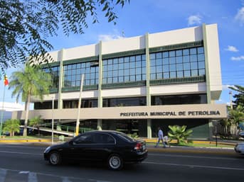 É uma imagem do post com o título Concurso Petrolina PE: sai edital com 1.194 vagas para Educação