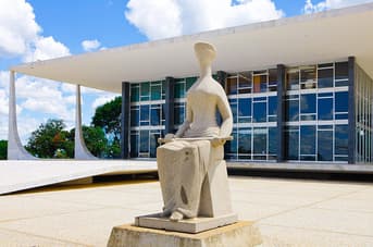 É uma imagem do post com o título Quais disciplinas comuns em concursos de tribunais? Confira!