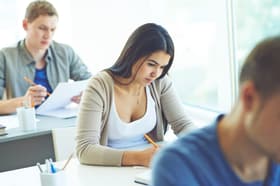 É uma imagem do post com o título UFJF abre inscrições para professor substituto em Direito Público