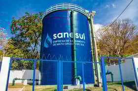 É uma imagem do post com o título Sai edital do concurso Sanesul com 90 vagas e até R$7,8 mil