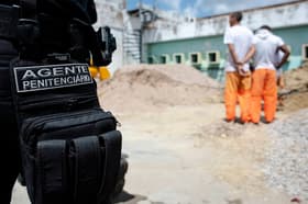 É uma imagem do post com o título Governador prevê 5 mil novas vagas em concursos Penal CE