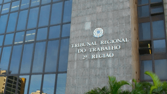 É uma imagem do post com o título TRT SP atualiza prazo de edital do concurso e fala sobre banca