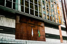 É uma imagem do post com o título Concurso TRF2: veja como foi o último edital para a área de Apoio