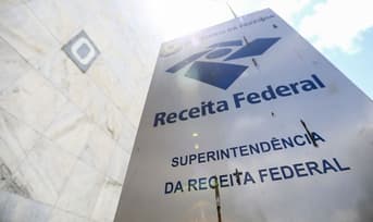 É uma imagem do post com o título Concurso Receita Federal é suspenso pela Justiça em meio ao CFP