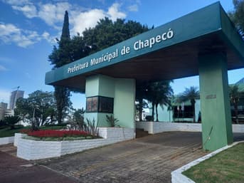 É uma imagem do post com o título Prefeitura de Chapecó SC divulga edital para processo seletivo