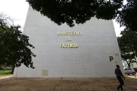 É uma imagem do post com o título Ministério da Fazenda volta atrás e adere ao Concurso Unificado