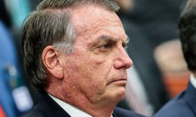 É uma imagem do post com o título Bolsonaro condenado: entenda a decisão e como cai em concursos