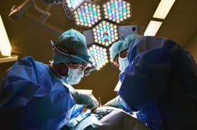 É uma imagem do post com o título Funcamp abre seleção para médico cirurgião plástico em SP