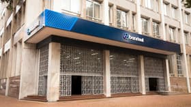 É uma imagem do post com o título Concurso Banrisul abre inscrições; veja salários e benefícios!