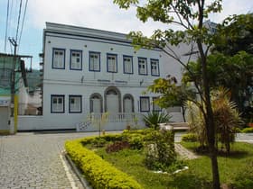 É uma imagem do post com o título Sai edital do concurso Angra dos Reis RJ com vagas de nível médio