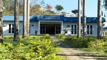 É uma imagem do post com o título Concurso Rio Claro RJ: sai edital com quase 50 cargos; R$4,9 mil!