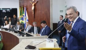 É uma imagem do post com o título Prefeito de Fortaleza anuncia 2 mil vagas na Saúde e mais editais