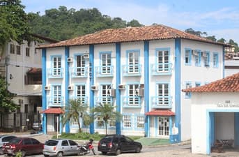 É uma imagem do post com o título Concurso Angra dos Reis RJ tem edital publicado com 72 vagas