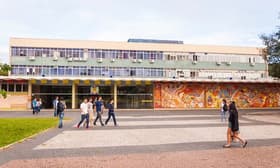 É uma imagem do post com o título UFSC retifica Concurso Público - cargo professor