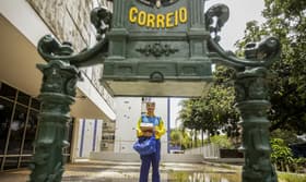 É uma imagem do post com o título Concurso Correios para carteiro reúne 256 mil inscritos no RJ