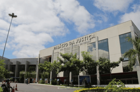 É uma imagem do post com o título TJ MT confirma regulamento e banca para novo concurso de juiz