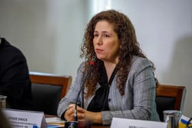 É uma imagem do post com o título Governo apresenta dados finais do CNU em coletiva nesta sexta, 23