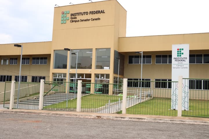 Fachada do câmpus de Senador Canedo do IFG