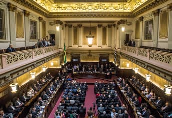 É uma imagem do post com o título Concursos Tribunais: veja como trabalhar no TJ, TRT, TRF e TRE
