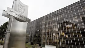 É uma imagem do post com o título MP PR anuncia processo seletivo para estagiários de Direito