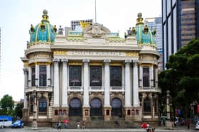 É uma imagem do post com o título Concurso Theatro Municipal RJ marca escolha da banca organizadora