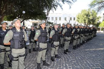 É uma imagem do post com o título Concurso PM PI tem escolha da banca suspensa e nova proposta