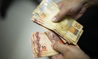 É uma imagem do post com o título Governo edita MP e anuncia reajuste salarial aos servidores